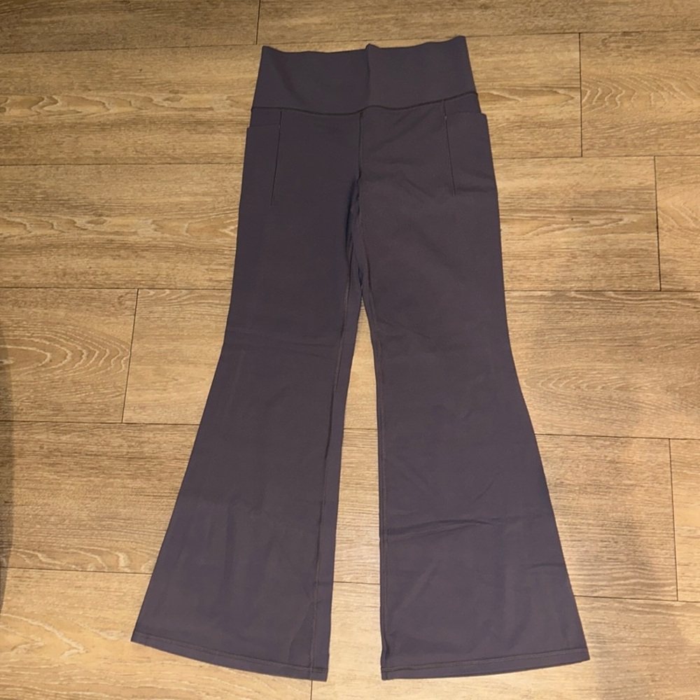 Athleta Salutation Stash Flare Pant L